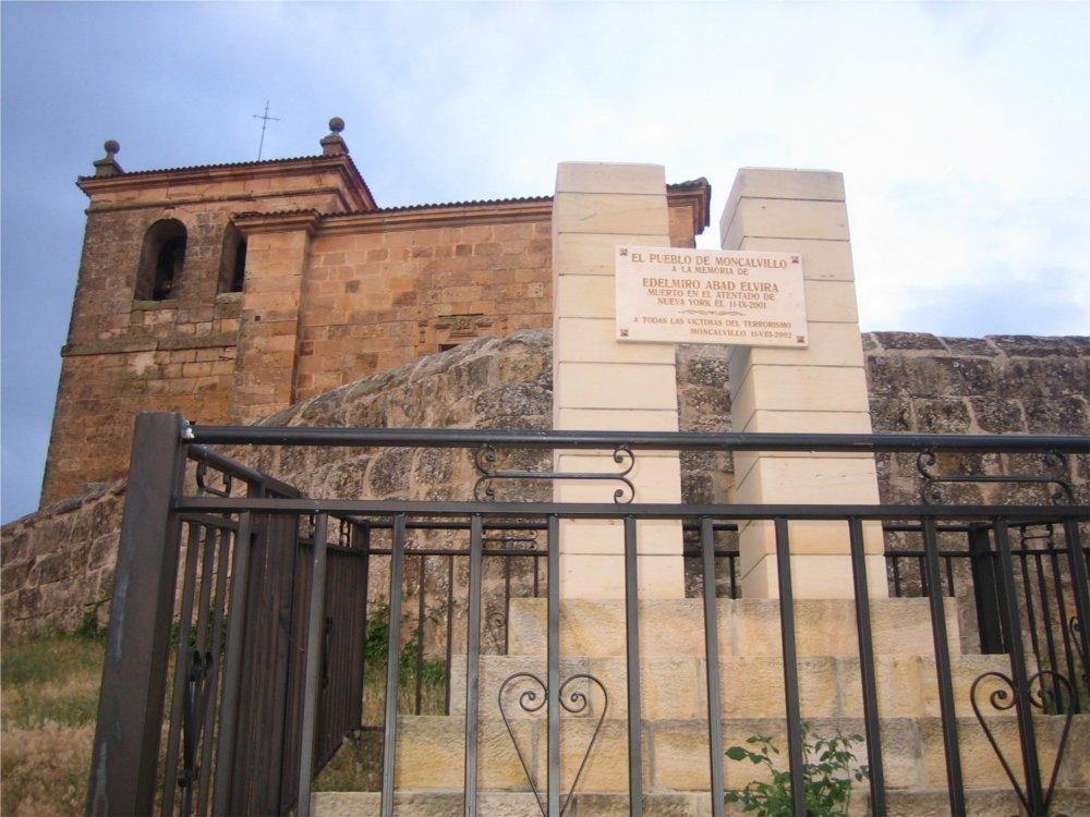 Monumento a Edelmiro Abad y las víctimas del terrorismo