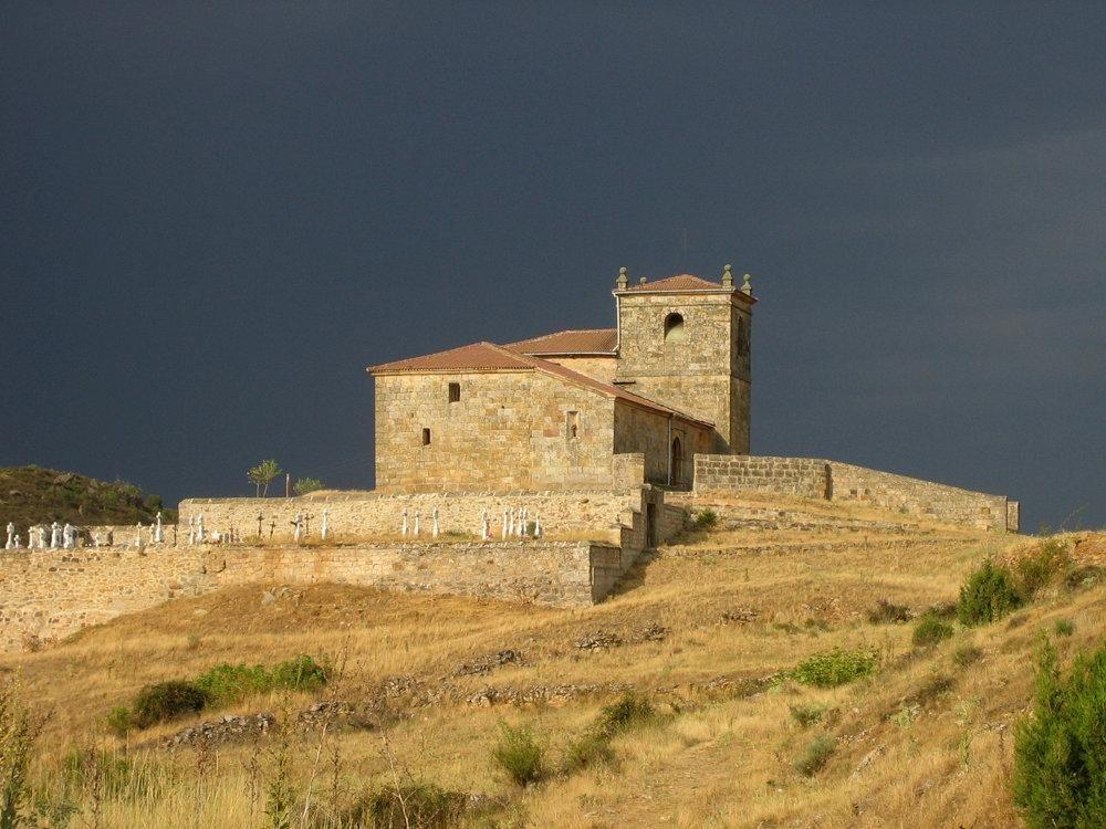 Iglesia de Moncalvillo